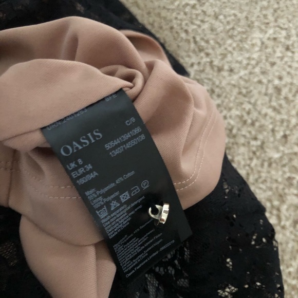 OASIS Lace Peplum Top - Picture 4 of 4